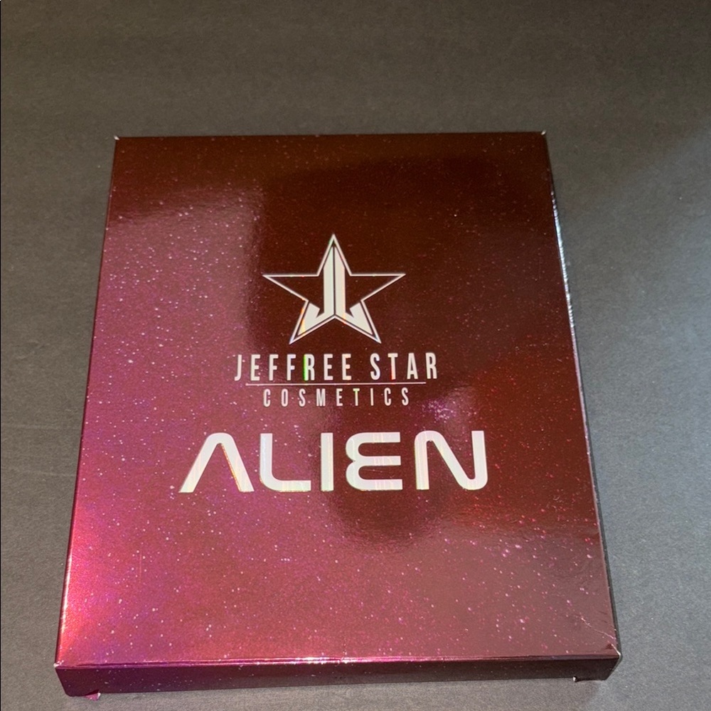 Jeffree Star Alien Palette in Burgundy